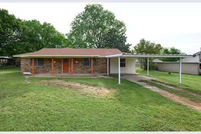820 N Avenue A, Springtown, TX 76082 - Photo 1