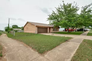 2654 Arlington Ln, Lancaster, TX 75134 - Photo 3