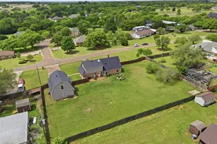 2726 Hill Ln, Cleburne, TX 76031 - Photo 37