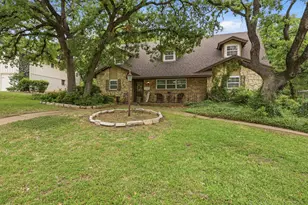 2801 Oak Cliff Ln, Arlington, TX 76012 - Photo 3