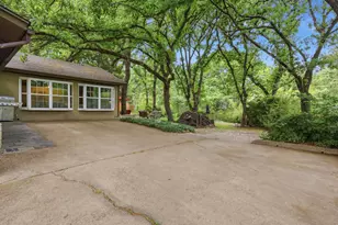 2801 Oak Cliff Ln, Arlington, TX 76012 - Photo 25