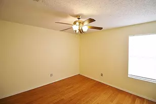 2936 Santa Sabina Dr, Grand Prairie, TX 75052 - Photo 17