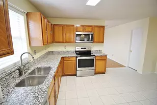 2936 Santa Sabina Dr, Grand Prairie, TX 75052 - Photo 9