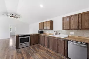 219 Cumberland Trail, Bridgeport, TX 76426 - Photo 11