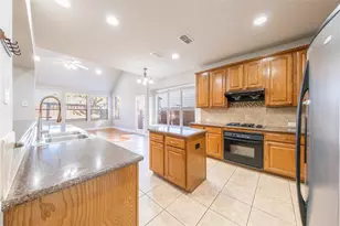 1067 Valley Vista Dr, Irving, TX 75063 - Photo 7