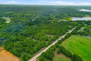 936 Carter Lake Dr, Bowie, TX 76230 - Photo 9