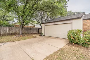 1001 Woodoak Ct, Fort Worth, TX 76112 - Photo 29