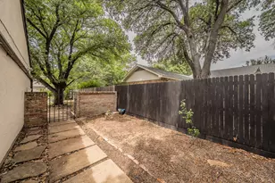 1001 Woodoak Ct, Fort Worth, TX 76112 - Photo 33