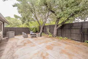 1001 Woodoak Ct, Fort Worth, TX 76112 - Photo 27