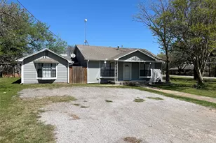 300 W 4th St, Springtown, TX 76082 - Photo 1