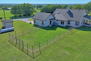 433 Fruitland Rd, Bowie, TX 76230 - Photo 33