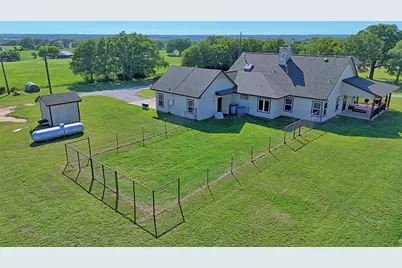 433 Fruitland Road, Bowie, TX 76230 - Photo 31