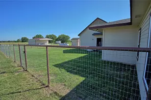 433 Fruitland Rd, Bowie, TX 76230 - Photo 39
