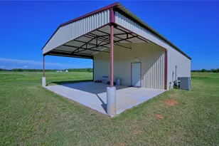 433 Fruitland Rd, Bowie, TX 76230 - Photo 15