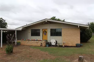 810 W Eden St, Munday, TX 76371 - Photo 3
