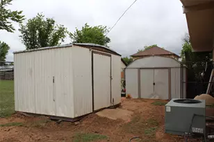 810 W Eden St, Munday, TX 76371 - Photo 25