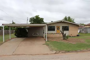 810 W Eden St, Munday, TX 76371 - Photo 27