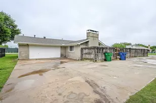 108 S Beverly St, Crowley, TX 76036 - Photo 25