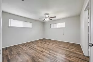108 S Beverly St, Crowley, TX 76036 - Photo 15