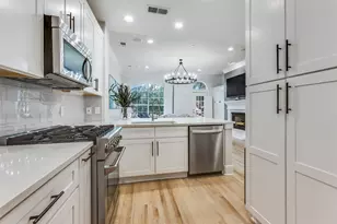 4150 Towne Green Cir, Addison, TX 75001 - Photo 9
