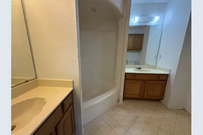 6011 Parkmeadow Drive, Arlington, TX 76018 - Photo 9
