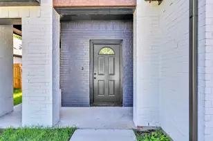 305 Pemberton St, White Settlement, TX 76108 - Photo 3
