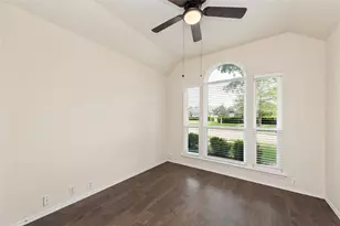 207 Meredith Ct, Irving, TX 75063 - Photo 19