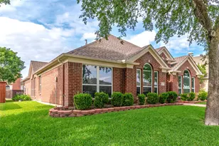 207 Meredith Ct, Irving, TX 75063 - Photo 3
