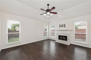 207 Meredith Ct, Irving, TX 75063 - Photo 7