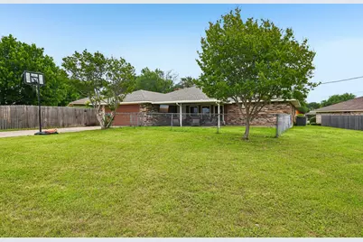 813 Oakbluff Drive, Lancaster, TX 75146 - Photo 33