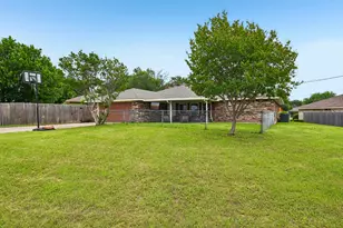813 Oakbluff Dr, Lancaster, TX 75146 - Photo 33