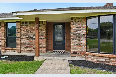 813 Oakbluff Drive, Lancaster, TX 75146 - Photo 3