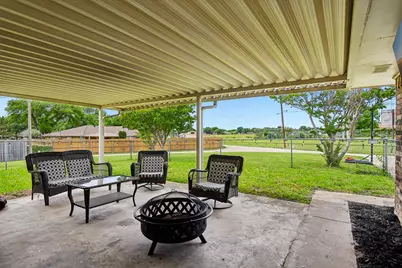 813 Oakbluff Drive, Lancaster, TX 75146 - Photo 31