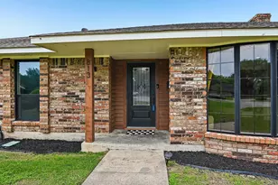 813 Oakbluff Dr, Lancaster, TX 75146 - Photo 1