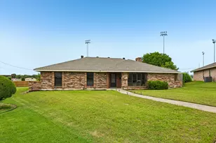813 Oakbluff Dr, Lancaster, TX 75146 - Photo 3