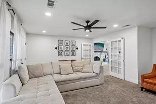 813 Oakbluff Dr, Lancaster, TX 75146 - Photo 13