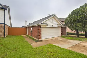 945 Ramblewood Dr, Lewisville, TX 75067 - Photo 3