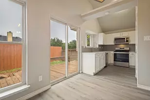 945 Ramblewood Dr, Lewisville, TX 75067 - Photo 9