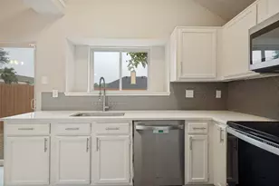 945 Ramblewood Dr, Lewisville, TX 75067 - Photo 13