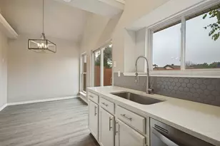 945 Ramblewood Dr, Lewisville, TX 75067 - Photo 11
