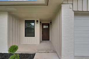 2822 Pebble Beach Dr, Lancaster, TX 75134 - Photo 3