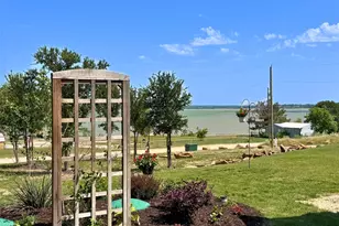 213 Meadow Pond Ct, Runaway Bay, TX 76426 - Photo 21