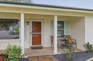 1706 W Doyle St, Granbury, TX 76048 - Photo 3