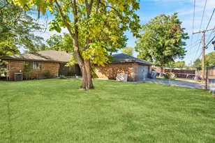 7027 Hunnicut Rd, Dallas, TX 75227 - Photo 23