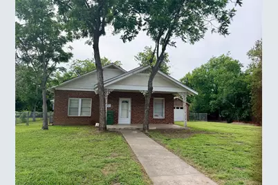 1215 NW 1st Avenue, Mineral Wells, TX 76067 - Photo 1