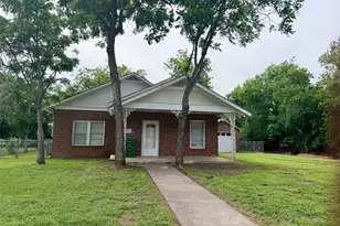 1215 NW 1st Ave, Mineral Wells, TX 76067 - Photo 1
