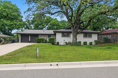 6425 Brentwood Drive, Fort Worth, TX 76112 - Photo 11