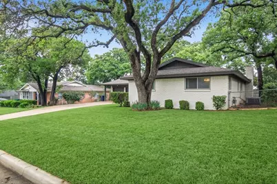 6425 Brentwood Drive, Fort Worth, TX 76112 - Photo 13