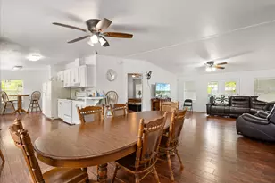 5821 Parkside Ct, Granbury, TX 76048 - Photo 5