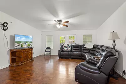 5821 Parkside Court, Granbury, TX 76048 - Photo 7